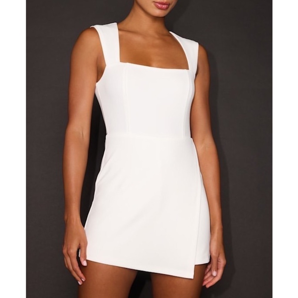 NWT Lulus Enticing Endeavors White Square Neck Sleeveless Skort Romper Large